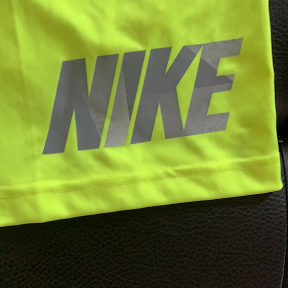 Nike - Picture 3 of 8